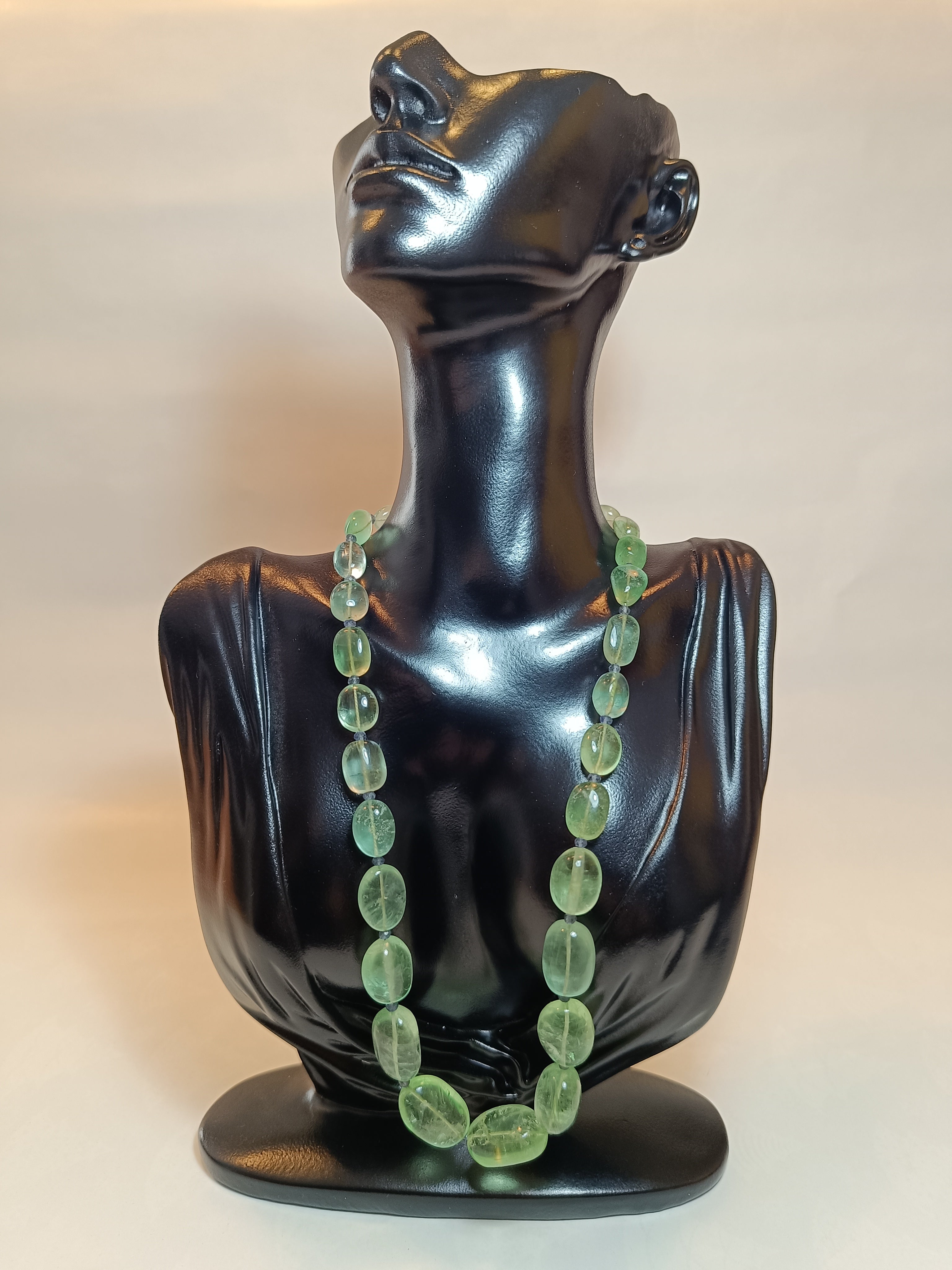 Grüne Fluorit Halskette mit facettiertem Iolith