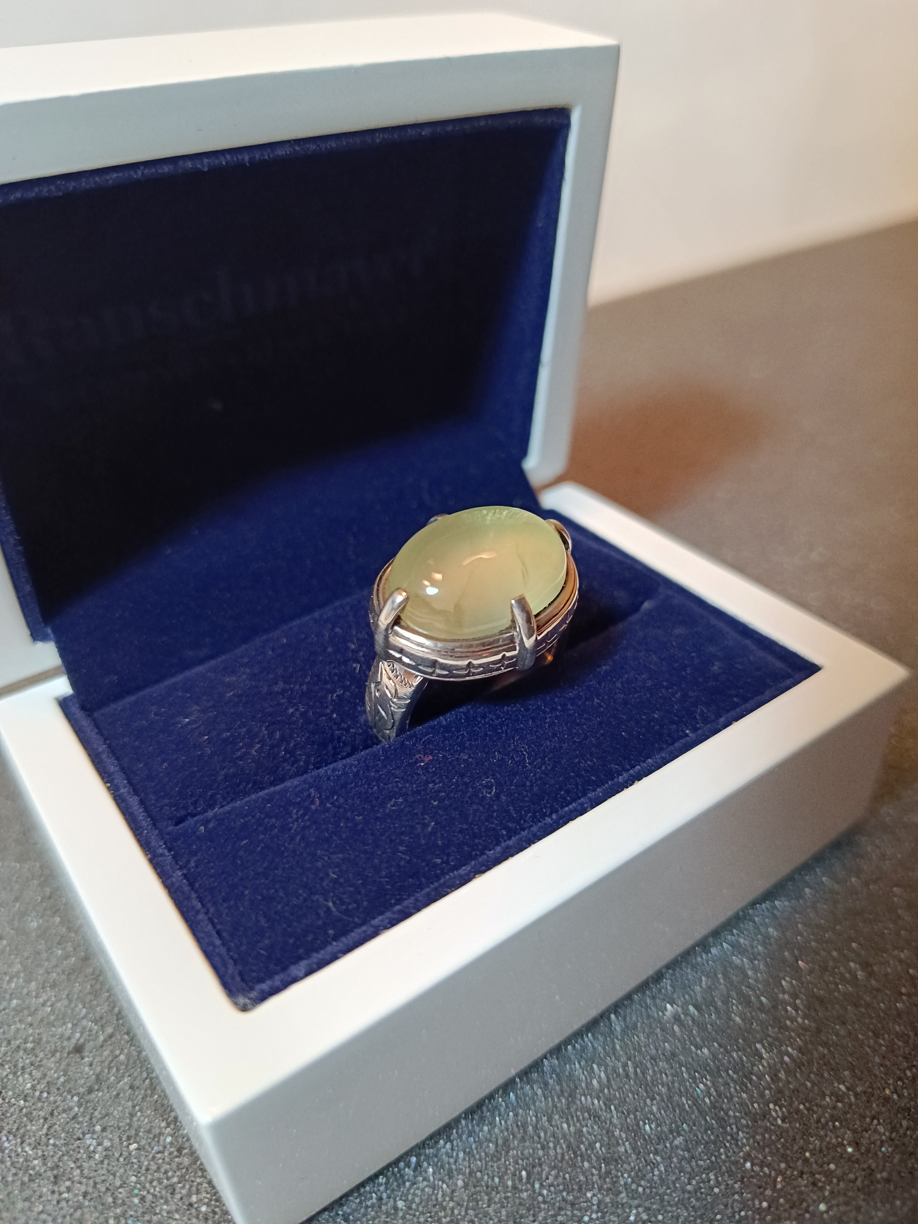 Prehnit Caboshon Ring