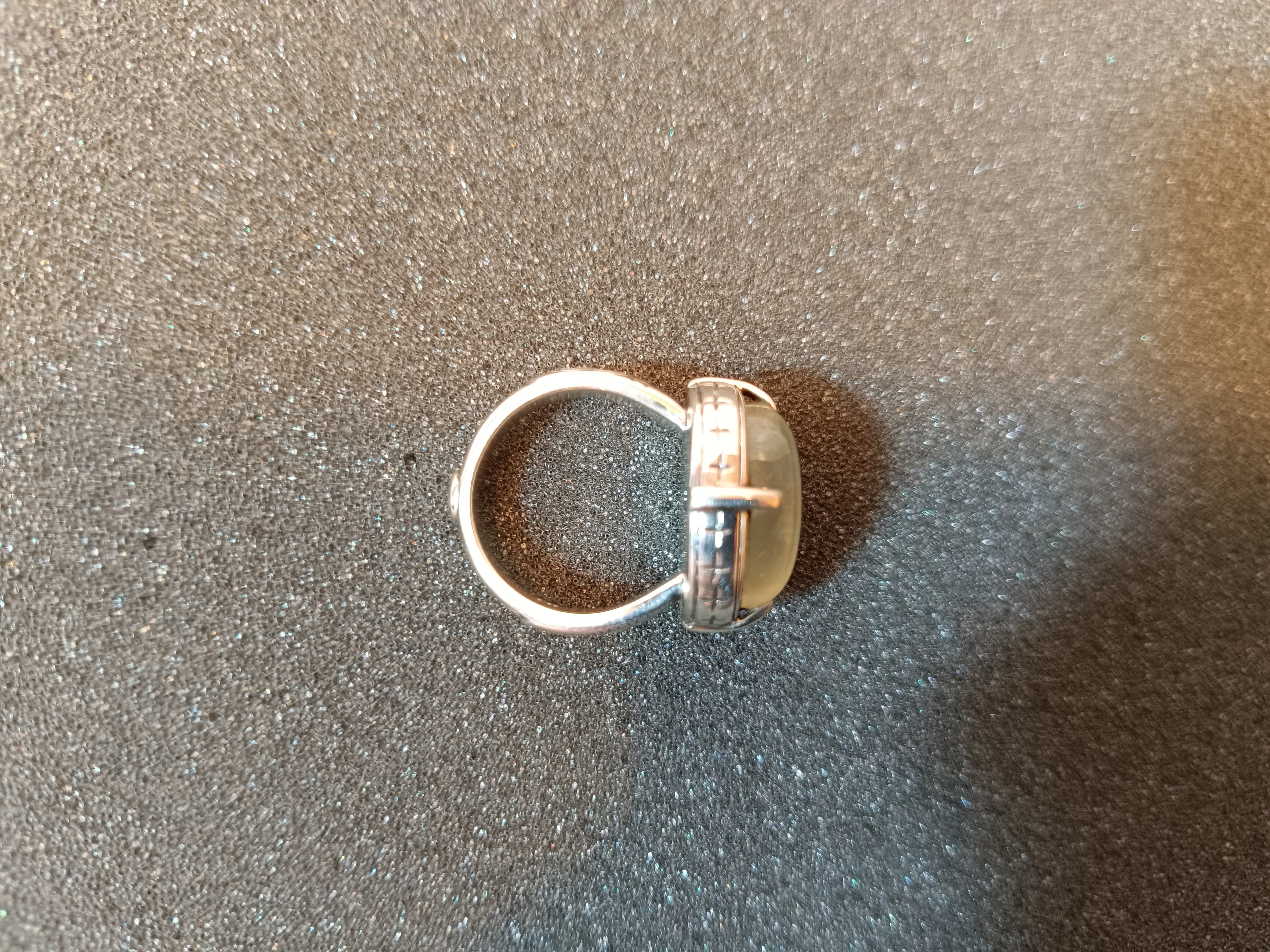 Prehnit Caboshon Ring