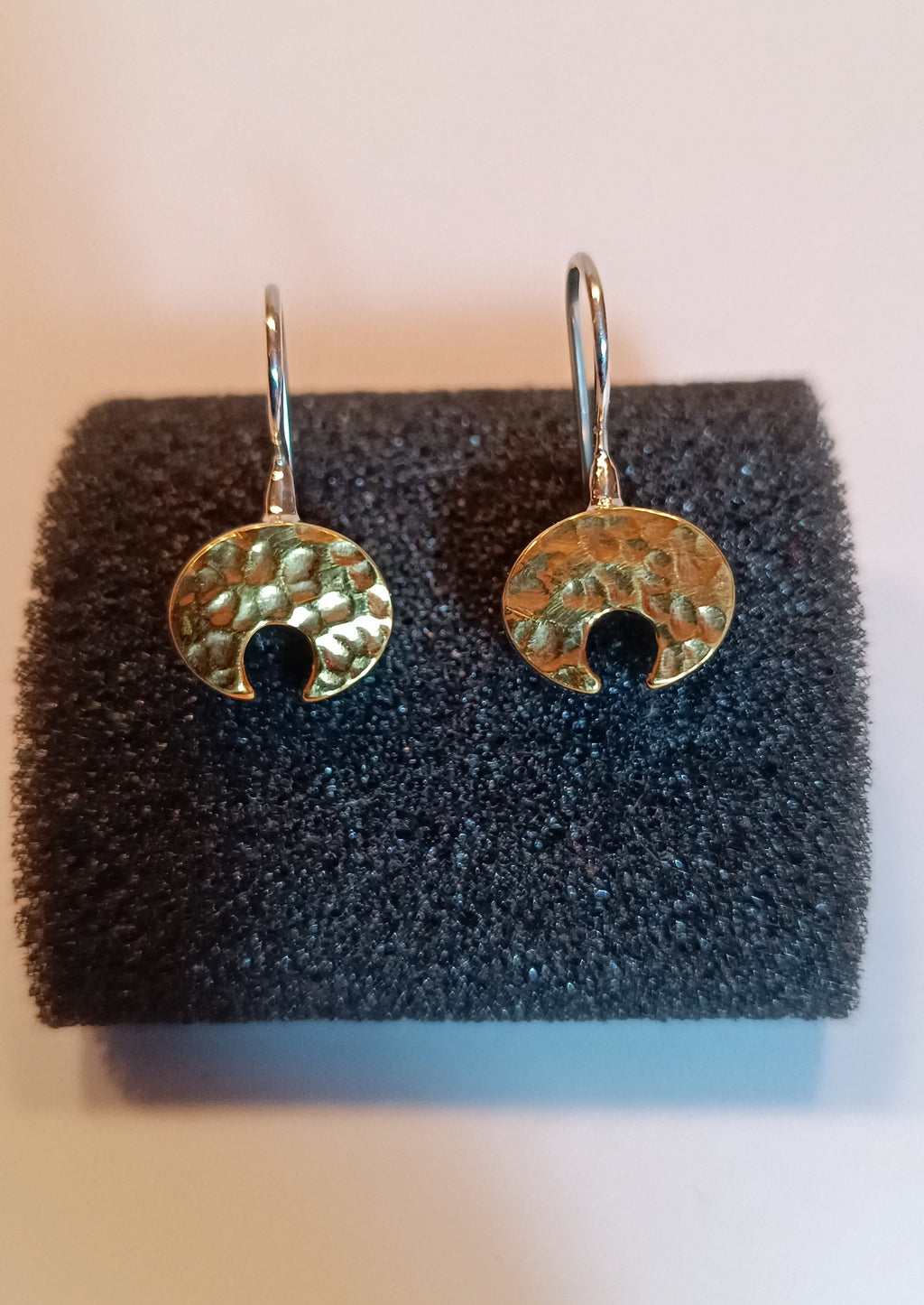 Gehämmerte Silberohrringe