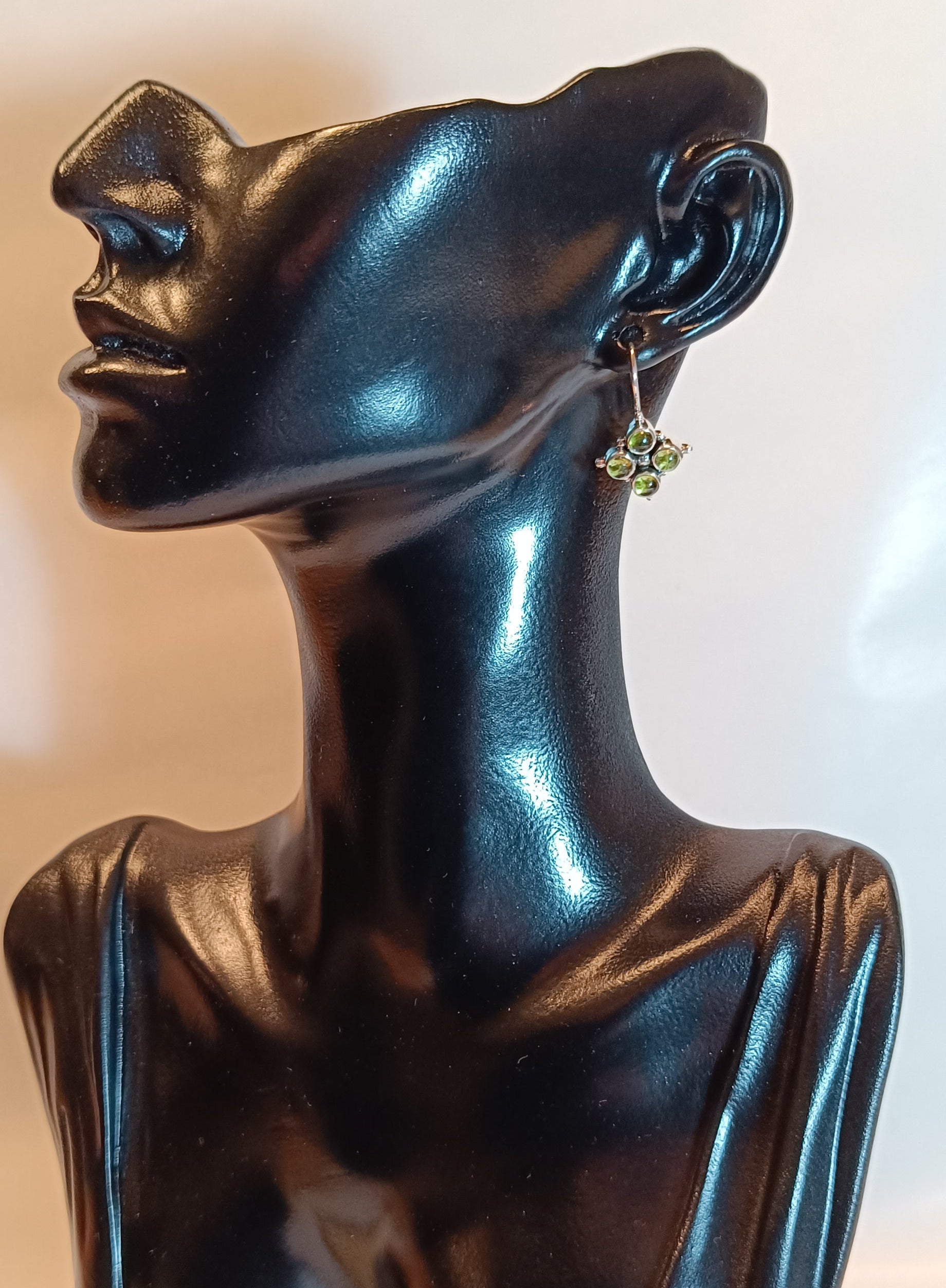 Peridot-Caboshon Ohrringe