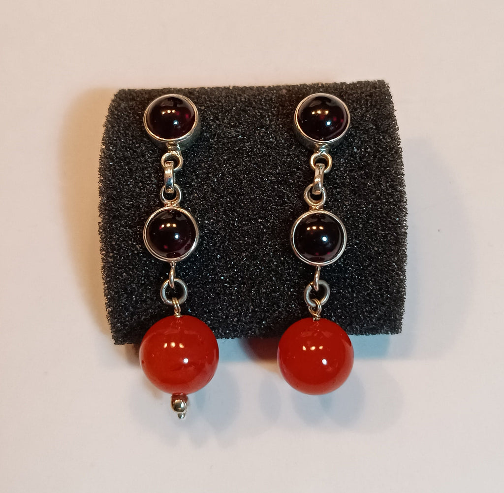 Orangener Karneol Granatcaboshon Ohrstecker (kugelförmig)