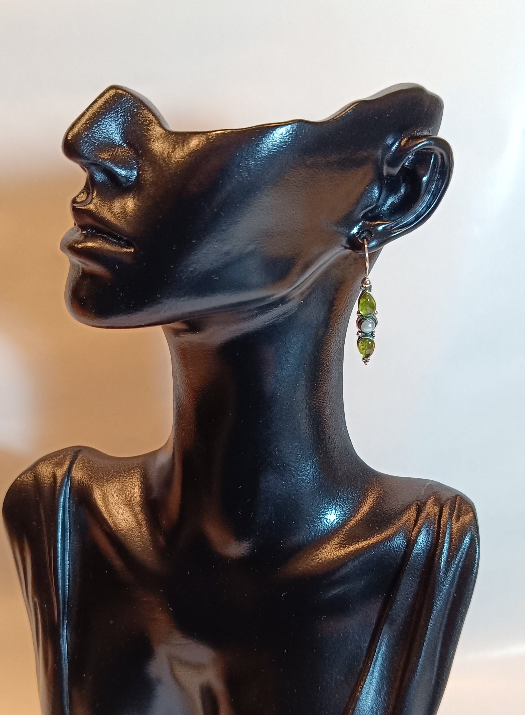 Peridot-Zuchtperlen Ohrringe