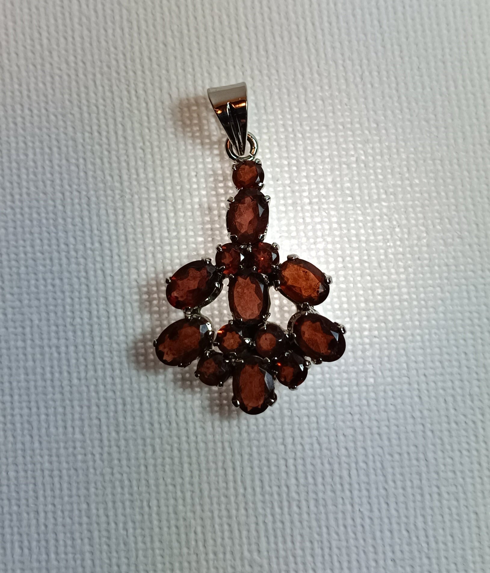 Facettierter Granat Anhänger